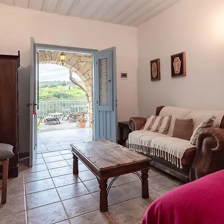 Cyprus Villages - & Restaurant - Location - With Access To Pool And Stunning Views בית כפרי *