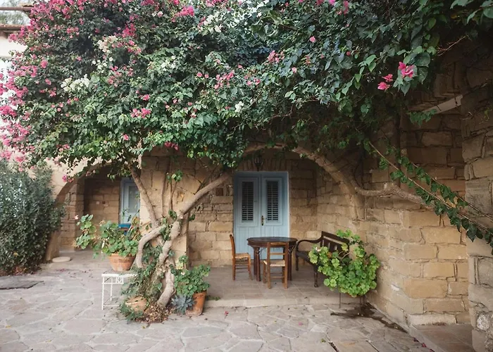 Cyprus Villages - & Restaurant - Location - With Access To Pool And Stunning Views Landhuis