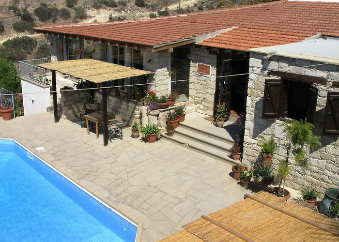 Cyprus Villages - & Restaurant - Location - With Access To Pool And Stunning Views Landhuis *