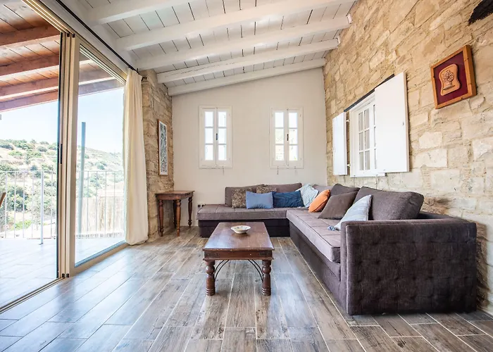 Cyprus Villages - & Restaurant - Location - With Access To Pool And Stunning Views Landhuis