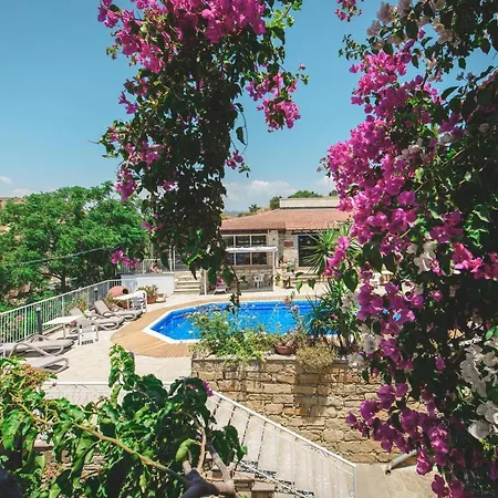 Cyprus Villages - & Restaurant - Location - With Access To Pool And Stunning Views Lantställe