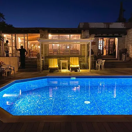Country house Cyprus Villages & Restaurant - Location - - With Access To Pool And Stunning Views Tochni
