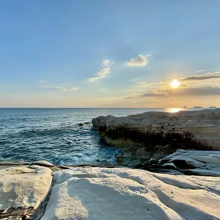 Cyprus Villages & Restaurant - Location - - With Access To Pool And Stunning Views Тохни