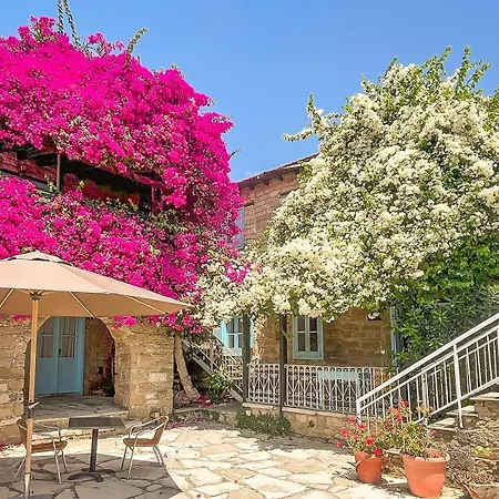 Casă la țară Cyprus Villages - & Restaurant - Location - With Access To Pool And Stunning Views Tochni