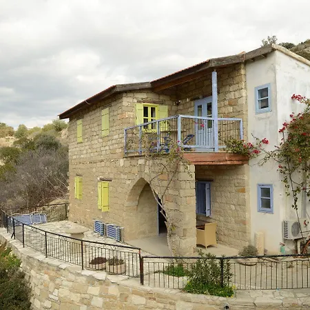 Country house Cyprus Villages - & Restaurant - Location - With Access To Pool And Stunning Views Tochni
